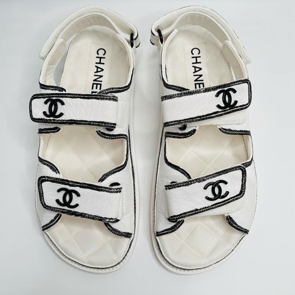 Chanel Dad Sandals NIB White Black Leather CC Logo Flats Strappy Sandals - Picture 2 of 9